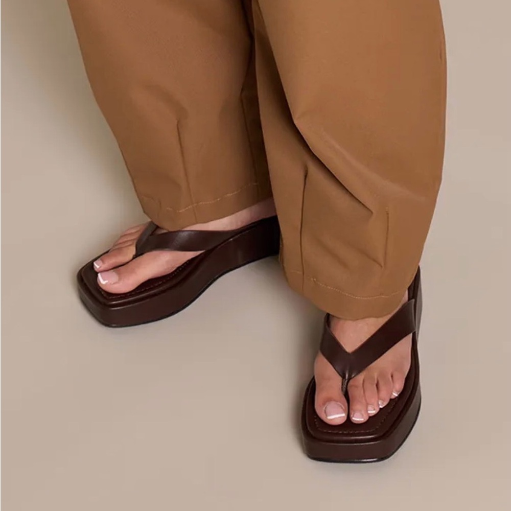 PrettyLittleThing Brown Square-Toe Platform Thong Sandals